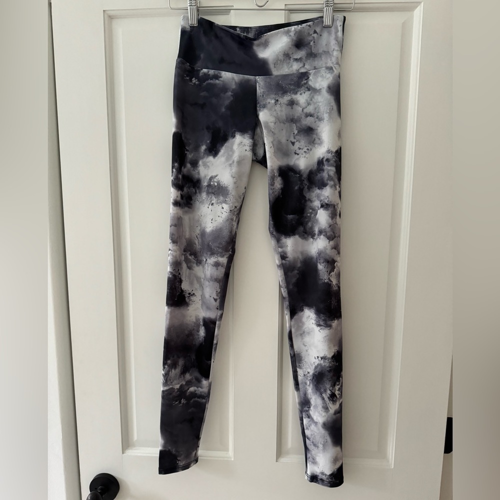 Onzie Mid-Height Full-Length Black/Grey Tie Dye Leggings